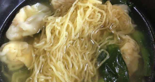 Read more about the article ラーメン製麺機で香港ワンタン卵麺を作る