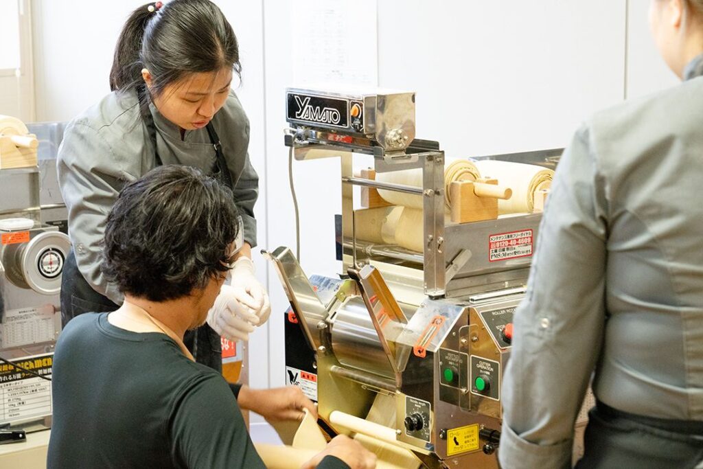 大和ラーメン学校製麺講習の様子