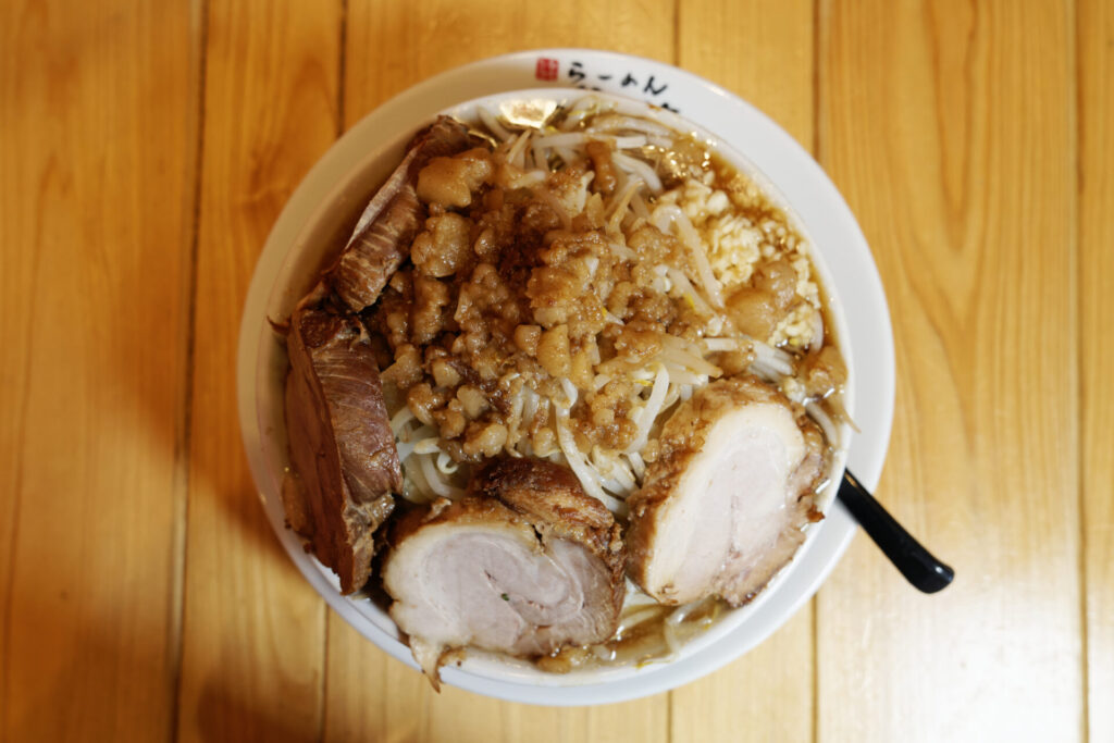 らーめん一完歩様｜二郎系ラーメン 俯瞰シーン